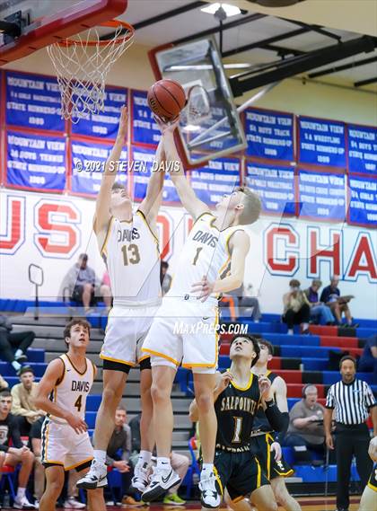 Thumbnail 2 in Salpointe Catholic vs. Davis photogallery.