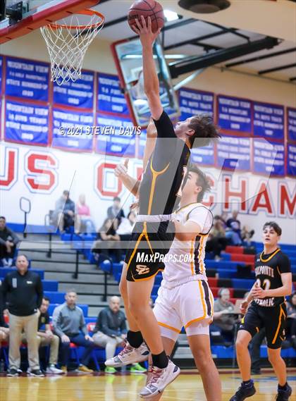Thumbnail 1 in Salpointe Catholic vs. Davis photogallery.