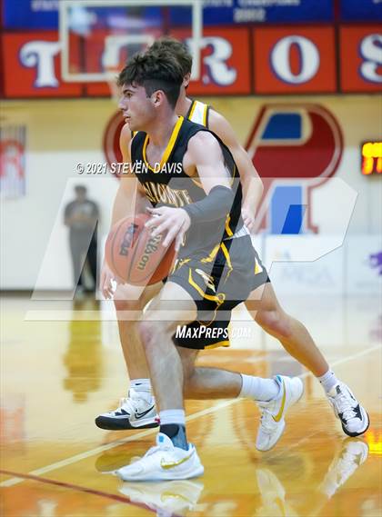 Thumbnail 2 in Salpointe Catholic vs. Davis photogallery.
