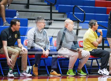 Thumbnail 3 in Salpointe Catholic vs. Davis photogallery.