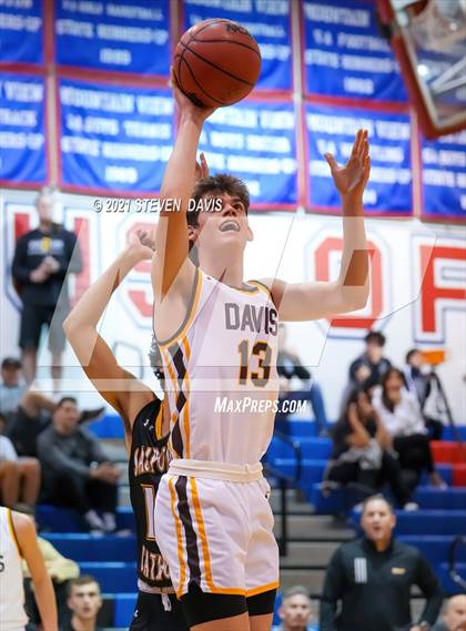 Thumbnail 1 in Salpointe Catholic vs. Davis photogallery.