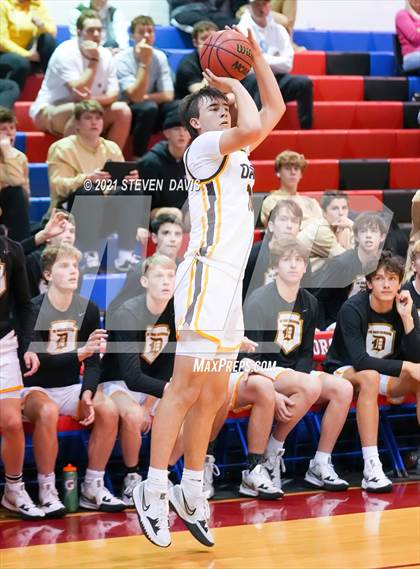 Thumbnail 3 in Salpointe Catholic vs. Davis photogallery.