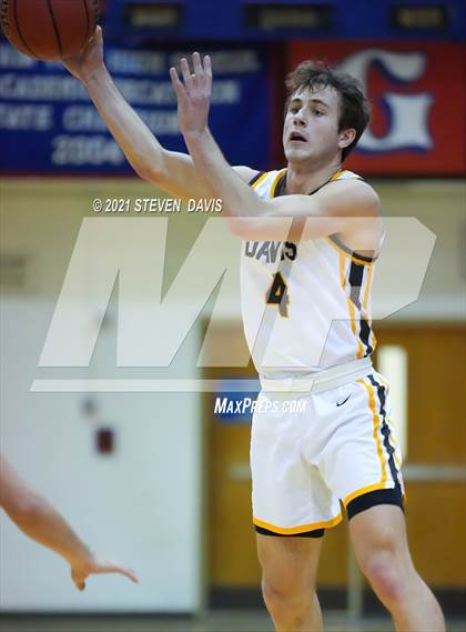 Thumbnail 2 in Salpointe Catholic vs. Davis photogallery.