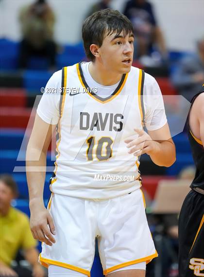 Thumbnail 2 in Salpointe Catholic vs. Davis photogallery.