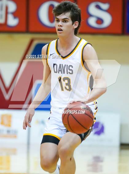 Thumbnail 3 in Salpointe Catholic vs. Davis photogallery.