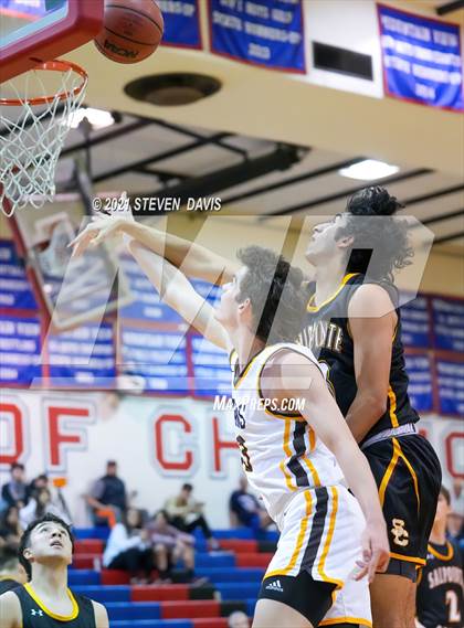 Thumbnail 2 in Salpointe Catholic vs. Davis photogallery.