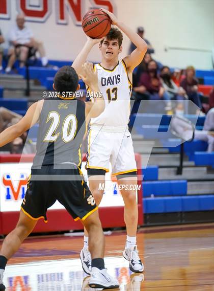 Thumbnail 1 in Salpointe Catholic vs. Davis photogallery.
