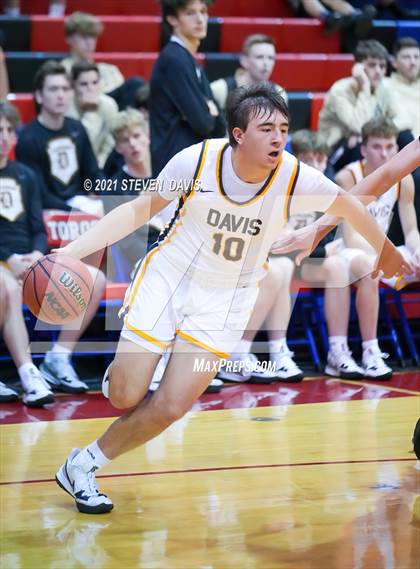 Thumbnail 3 in Salpointe Catholic vs. Davis photogallery.