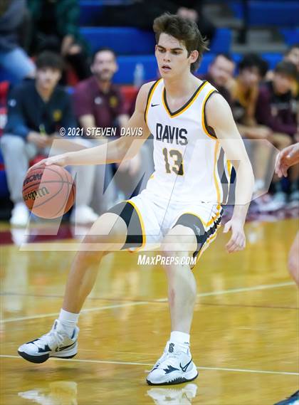 Thumbnail 2 in Salpointe Catholic vs. Davis photogallery.
