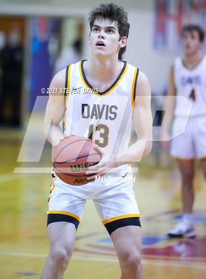 Thumbnail 2 in Salpointe Catholic vs. Davis photogallery.