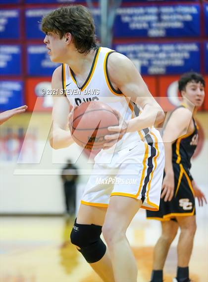 Thumbnail 3 in Salpointe Catholic vs. Davis photogallery.