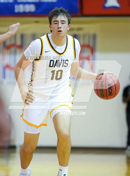 Thumbnail 1 in Salpointe Catholic vs. Davis photogallery.