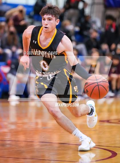 Thumbnail 3 in Salpointe Catholic vs. Davis photogallery.