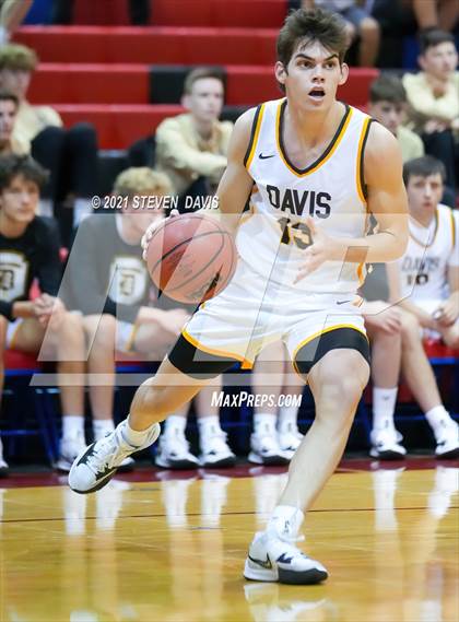 Thumbnail 1 in Salpointe Catholic vs. Davis photogallery.