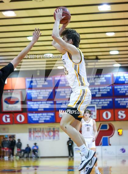 Thumbnail 2 in Salpointe Catholic vs. Davis photogallery.