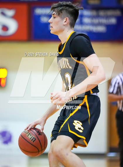 Thumbnail 3 in Salpointe Catholic vs. Davis photogallery.