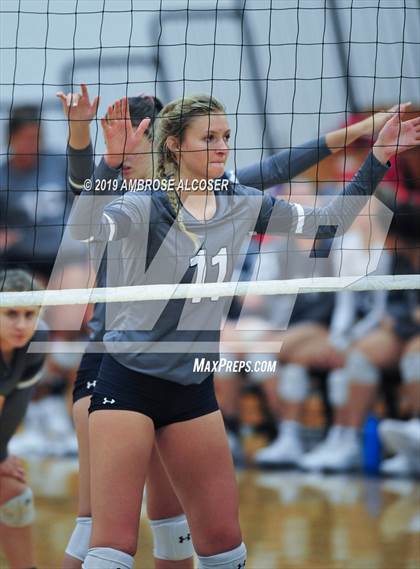 Thumbnail 2 in Smithson Valley vs. Bellville (KISD/CFISD Varsity Tournament) photogallery.
