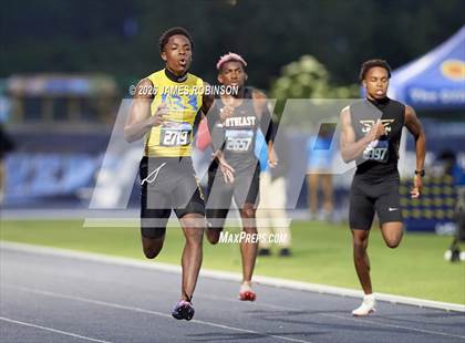 Thumbnail 1 in FHSAA Class 3A Final (200m) photogallery.