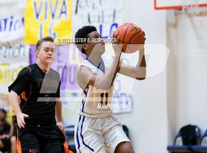 Thumbnail 3 in Smithville vs La Grange  photogallery.