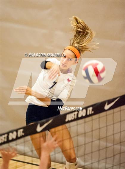 Thumbnail 3 in Sacred Heart vs. Corona del Sol (Nike Tournament of Champions) photogallery.