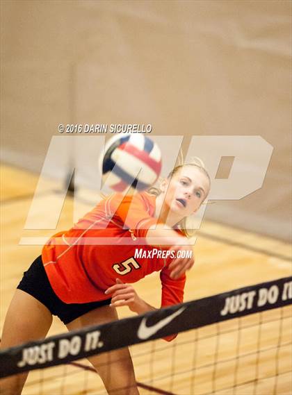 Thumbnail 2 in Sacred Heart vs. Corona del Sol (Nike Tournament of Champions) photogallery.