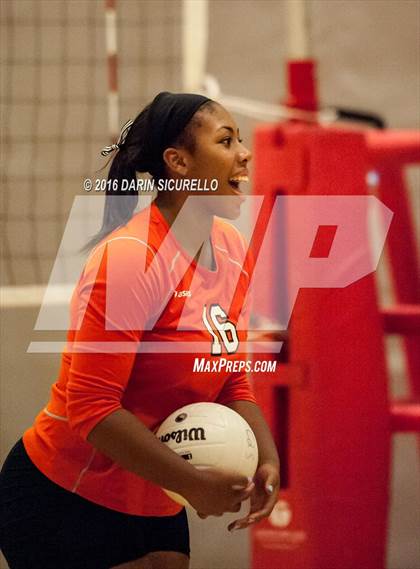 Thumbnail 1 in Sacred Heart vs. Corona del Sol (Nike Tournament of Champions) photogallery.