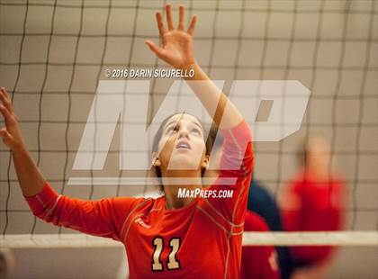 Thumbnail 2 in Sacred Heart vs. Corona del Sol (Nike Tournament of Champions) photogallery.