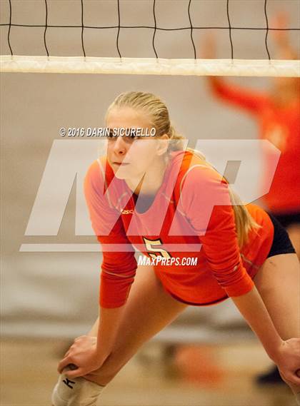 Thumbnail 3 in Sacred Heart vs. Corona del Sol (Nike Tournament of Champions) photogallery.