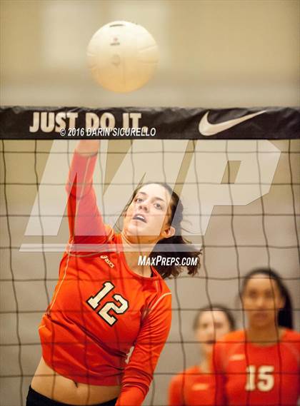 Thumbnail 2 in Sacred Heart vs. Corona del Sol (Nike Tournament of Champions) photogallery.