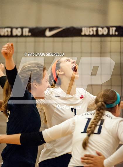 Thumbnail 2 in Sacred Heart vs. Corona del Sol (Nike Tournament of Champions) photogallery.