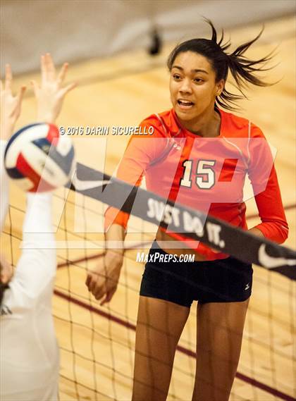 Thumbnail 1 in Sacred Heart vs. Corona del Sol (Nike Tournament of Champions) photogallery.