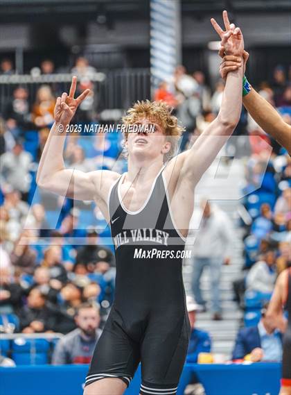 Thumbnail 1 in KSHSAA 6A Finals photogallery.