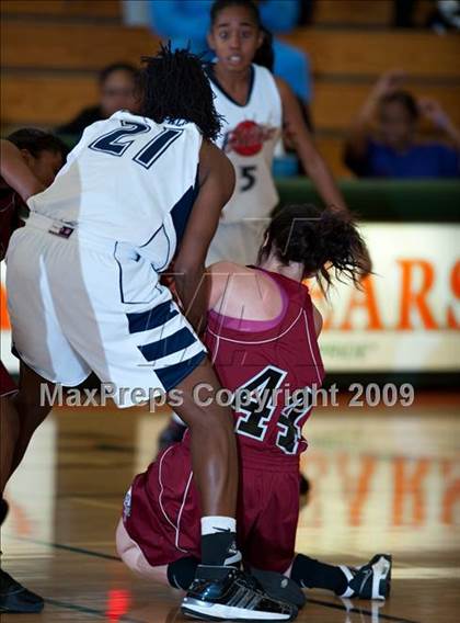 Thumbnail 3 in La Sierra vs. Patriot (Lady Bears Holiday Classic) photogallery.