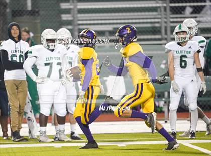 Thumbnail 2 in Edgewood vs Clifton (UIL 3A Bi-District Playoff) photogallery.