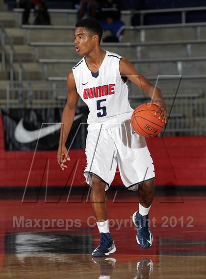 Thumbnail 2 in Bishop Dunne vs. Lincoln (Thanksgiving Hoopfest) photogallery.