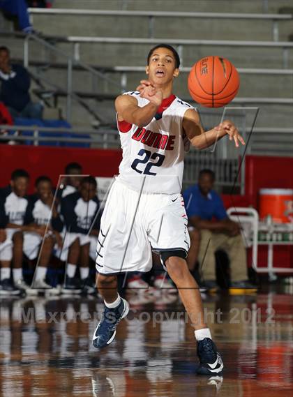 Thumbnail 3 in Bishop Dunne vs. Lincoln (Thanksgiving Hoopfest) photogallery.