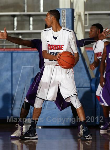 Thumbnail 3 in Bishop Dunne vs. Lincoln (Thanksgiving Hoopfest) photogallery.