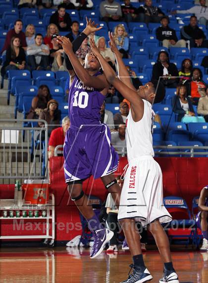 Thumbnail 2 in Bishop Dunne vs. Lincoln (Thanksgiving Hoopfest) photogallery.