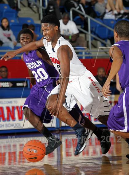 Thumbnail 3 in Bishop Dunne vs. Lincoln (Thanksgiving Hoopfest) photogallery.
