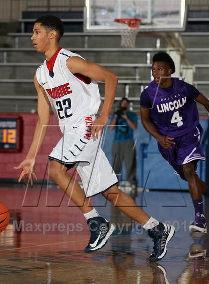 Thumbnail 2 in Bishop Dunne vs. Lincoln (Thanksgiving Hoopfest) photogallery.