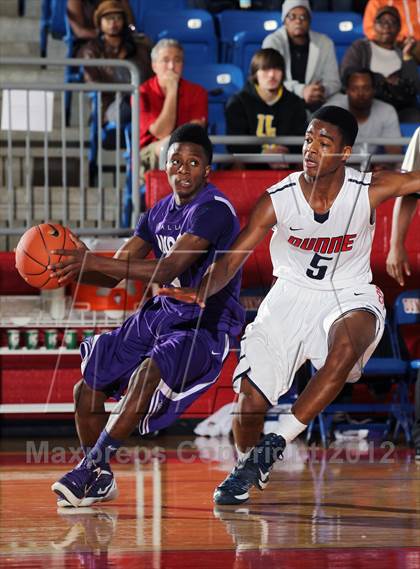 Thumbnail 1 in Bishop Dunne vs. Lincoln (Thanksgiving Hoopfest) photogallery.
