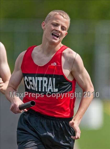 Thumbnail 3 in True Team Section 6AAA (Boys 4x800m Relay) photogallery.