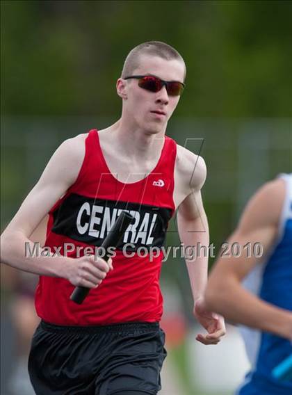 Thumbnail 2 in True Team Section 6AAA (Boys 4x800m Relay) photogallery.