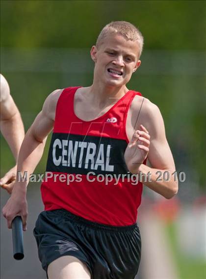 Thumbnail 2 in True Team Section 6AAA (Boys 4x800m Relay) photogallery.