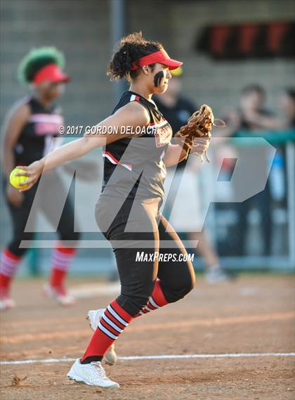 Thumbnail 3 in Irving @ Cedar Hill photogallery.