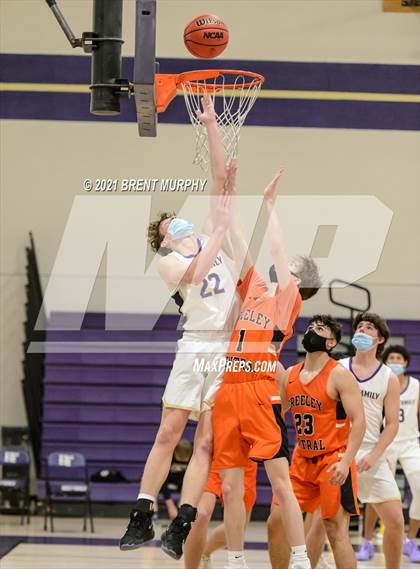 Thumbnail 2 in Greeley Central @ Holy Family photogallery.