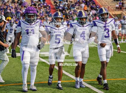 Thumbnail 1 in Lufkin vs. Westbury (UIL 5A D1 Football Bi-District) photogallery.