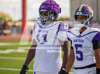 Thumbnail 1 in Lufkin vs. Westbury (UIL Football 5A D1 Bi-District) photogallery.