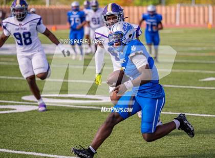 Thumbnail 3 in Lufkin vs. Westbury (UIL Football 5A D1 Bi-District) photogallery.