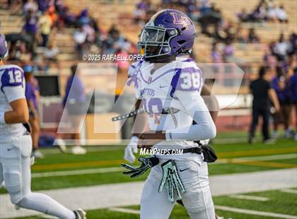 Thumbnail 1 in Lufkin vs. Westbury (UIL Football 5A D1 Bi-District) photogallery.